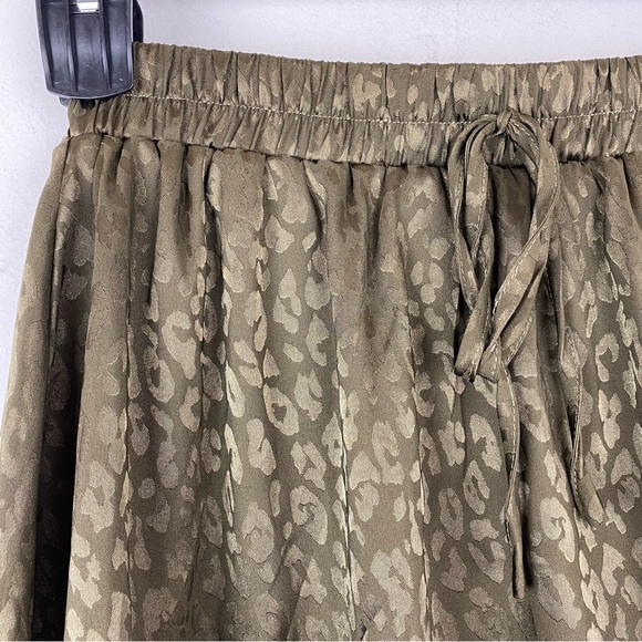 143 Story By Line Up size Small Women’s Green Leopard Print Skirt - Picture 2 of 5